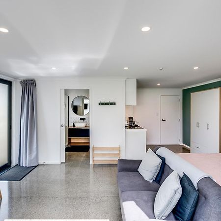 Modern Studio Near Clive River Exterior photo